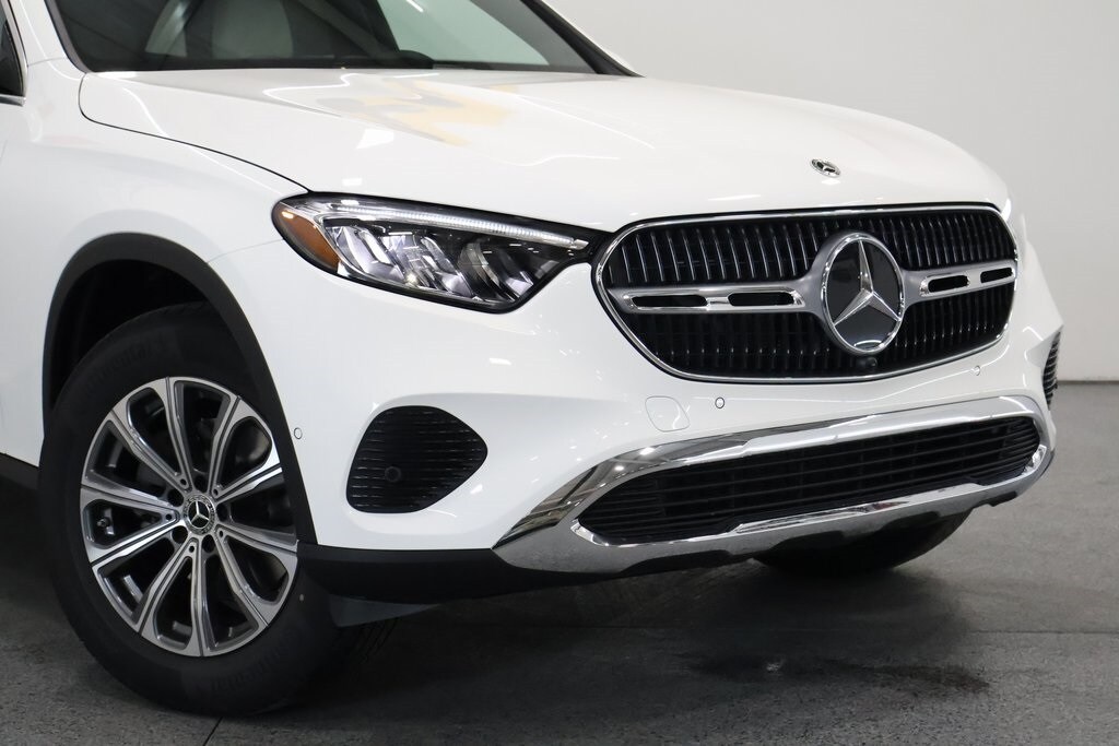 2025 Mercedes Benz GLC 300 4MATIC photo 3