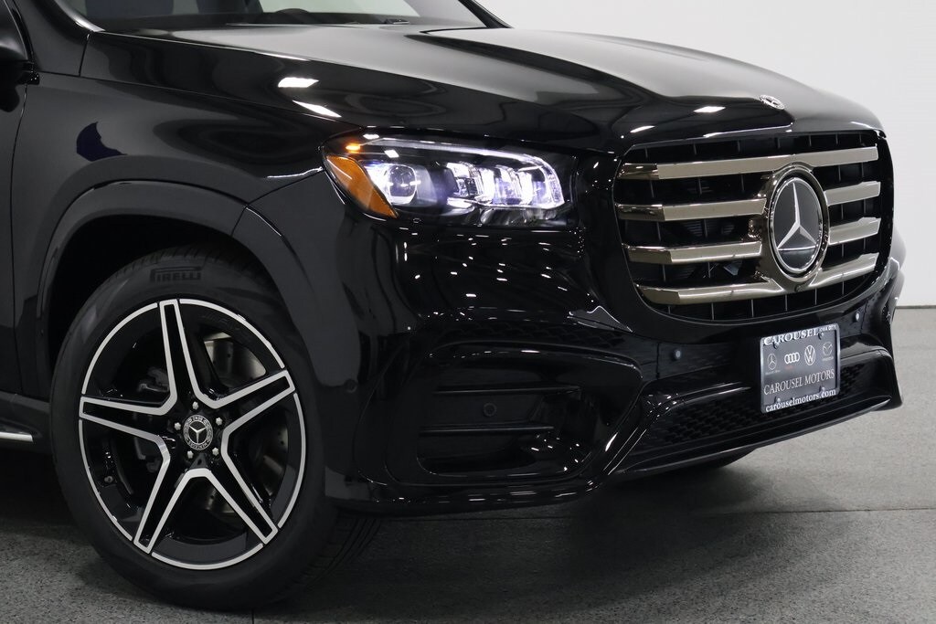 2026 Mercedes Benz GLS 450 4MATIC photo 3