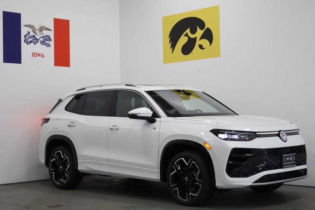 2026 Volkswagen Tiguan SEL R-LINE TURBO's photo