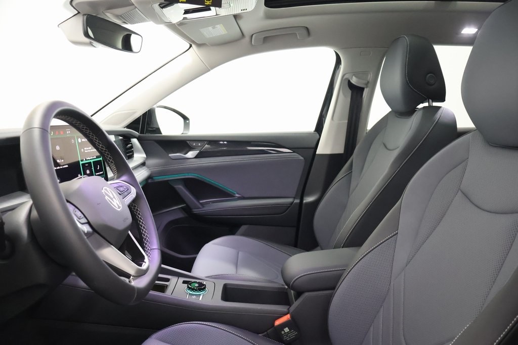 2026 Volkswagen Tiguan SE - Photo 13