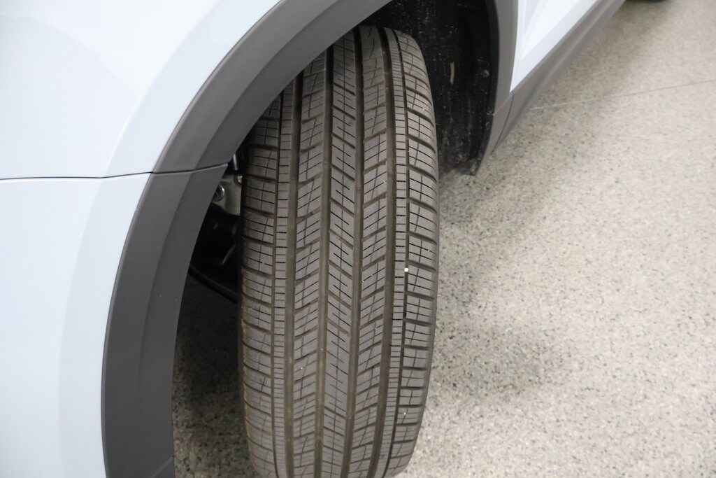 2025 Volkswagen Taos SE photo 4