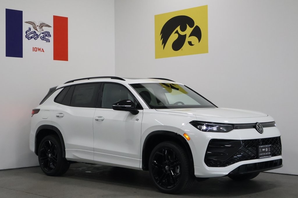 2026 Volkswagen Tiguan SE R-LINE BLACK's photo