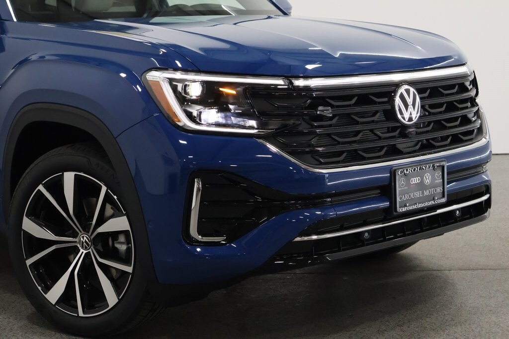 2025 Volkswagen Atlas Cross Sport SEL Premium R-Line photo 3