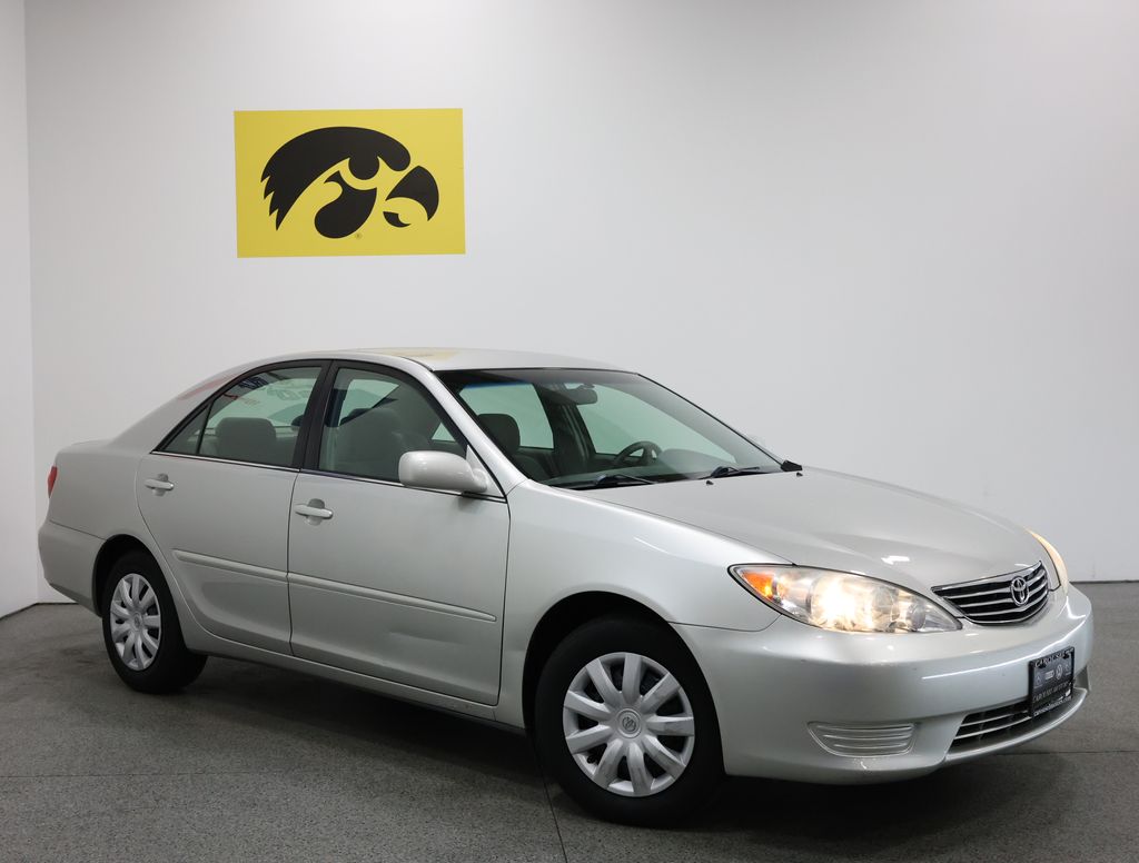 Used 2005 Toyota Camry LE with VIN 4T1BE32K45U043049 for sale in Iowa City, IA
