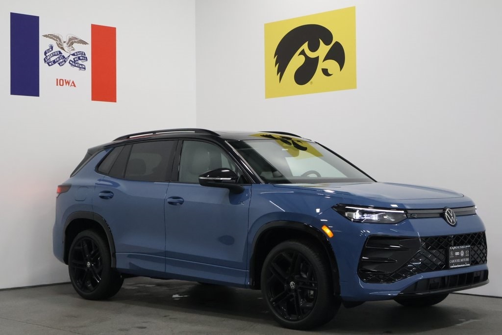 2026 Volkswagen Tiguan SE R-LINE BLACK's photo