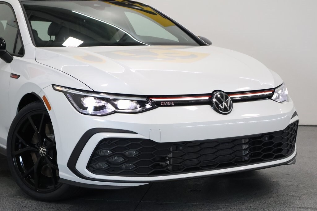 2024 Volkswagen Golf GTI SE photo 3