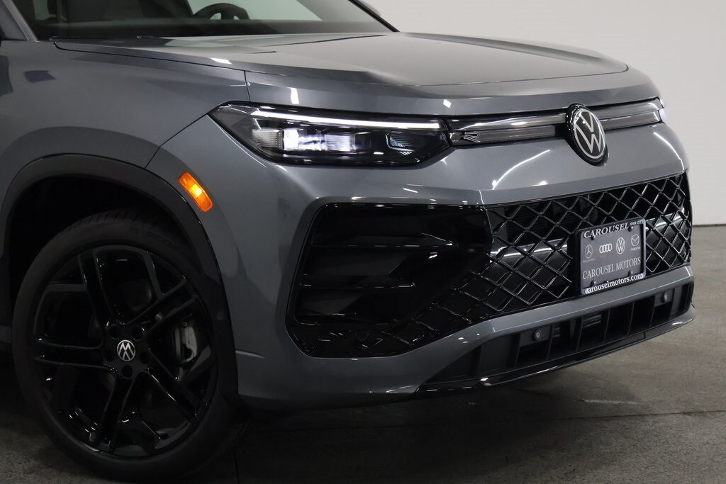 New 2026 Volkswagen Tiguan 2.0T SE R-Line Black SUV