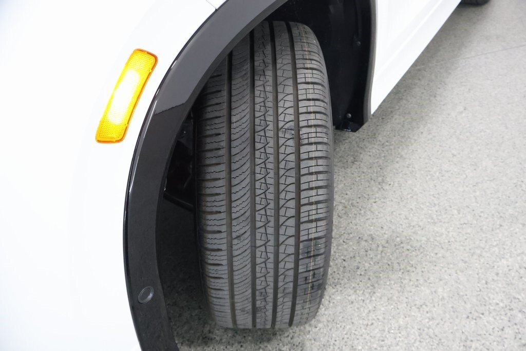 2026 Volkswagen Tiguan SEL R-Line photo 3