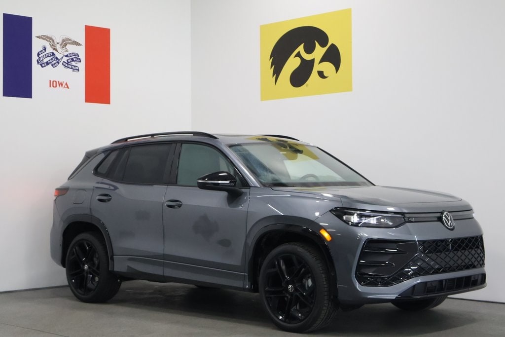 2026 Volkswagen Tiguan SE R-LINE BLACK's photo