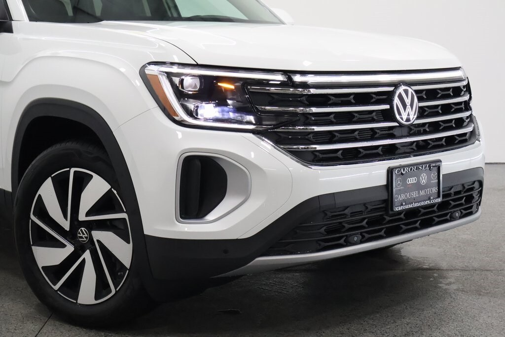 2025 Volkswagen Atlas SE Technology photo 3