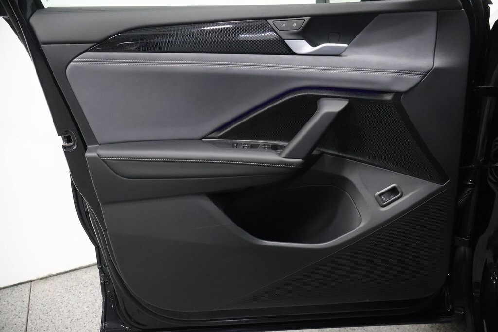 2026 Volkswagen Tiguan SE - Photo 12