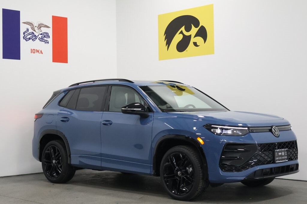 2026 Volkswagen Tiguan SE R-LINE BLACK's photo