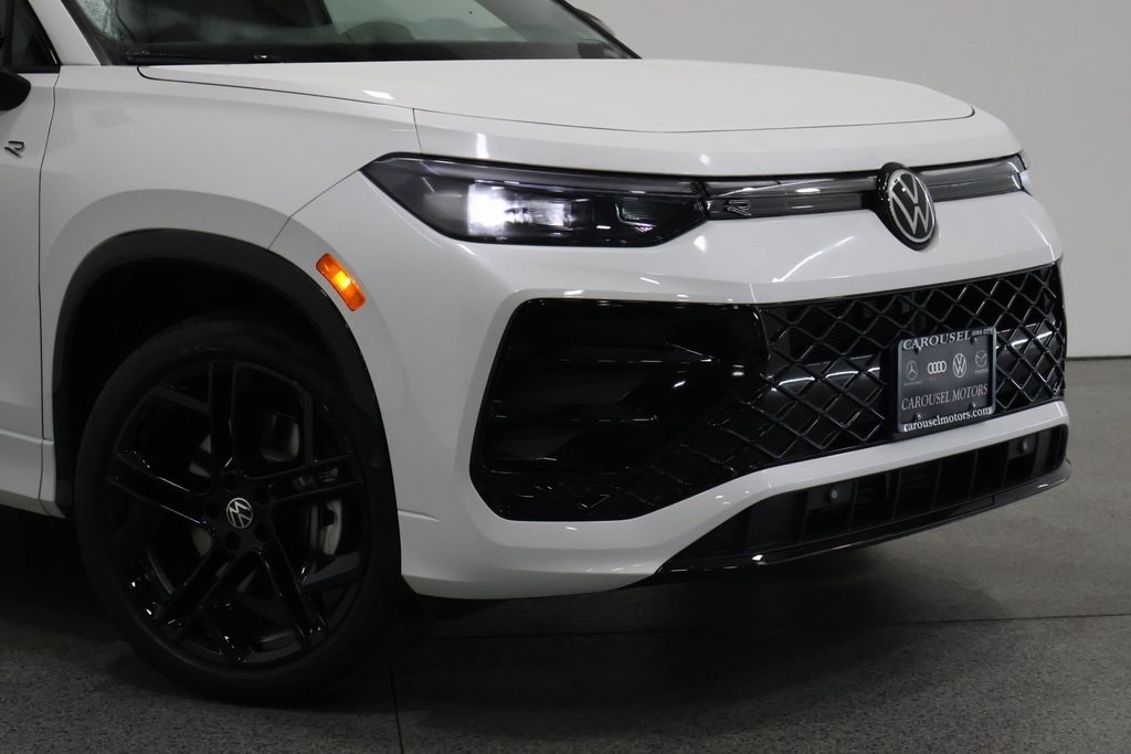 New 2025 Volkswagen Tiguan 2.0T SE R-Line Black SUV