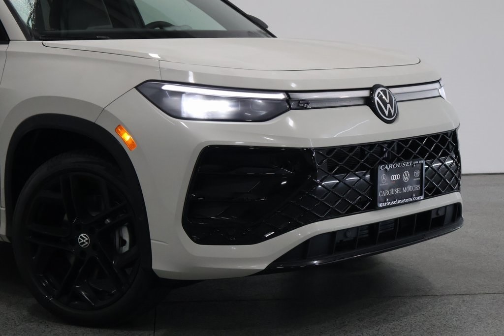 New 2026 Volkswagen Tiguan 2.0T SE R-Line Black SUV