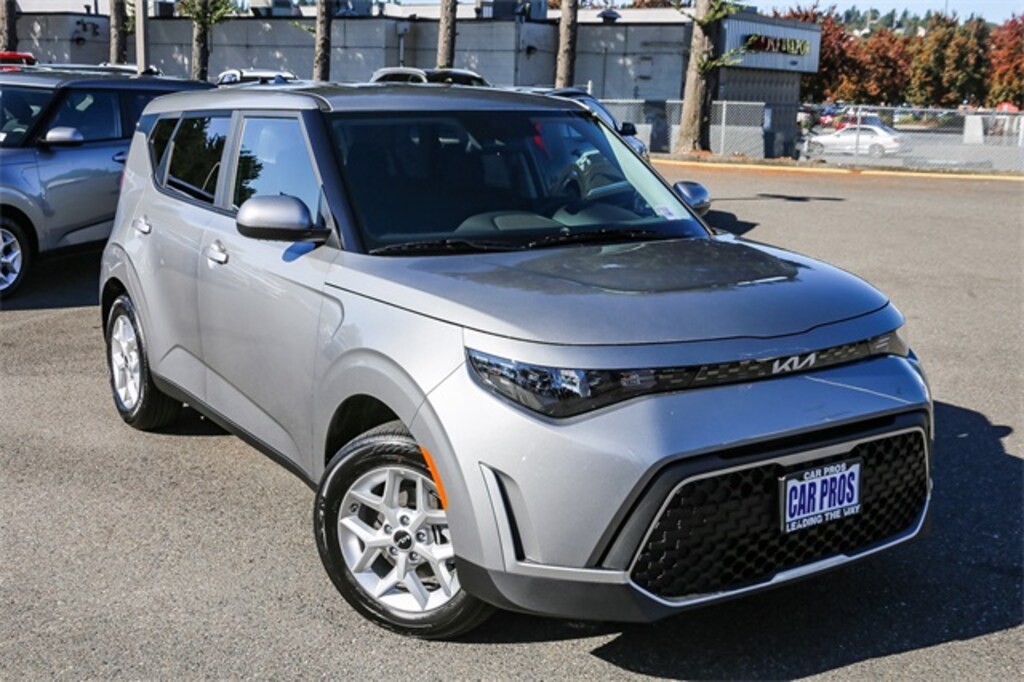 New 2024 Kia Soul LX Hatchback