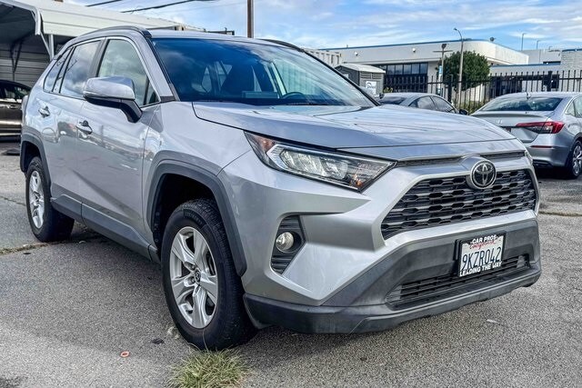 2021 Toyota RAV4 XLE photo 2