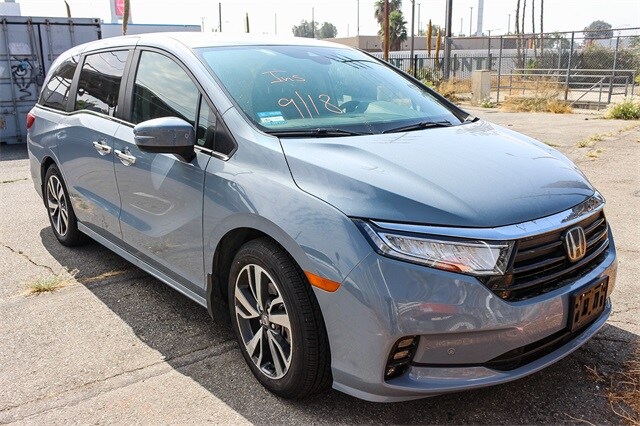 2024 Honda Odyssey Touring photo 2