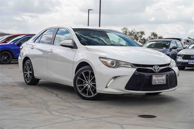 2015 Toyota Camry XSE photo 2