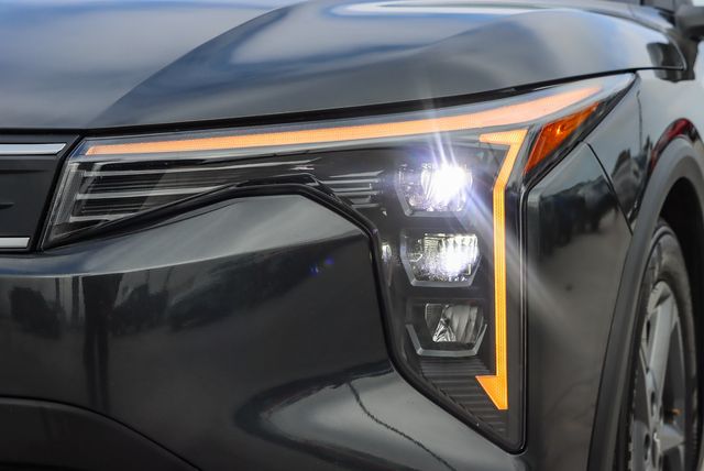 2025 Kia K4 LXS - Photo 12