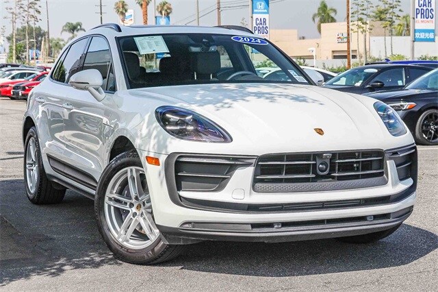 2024 Porsche Macan Base photo 2