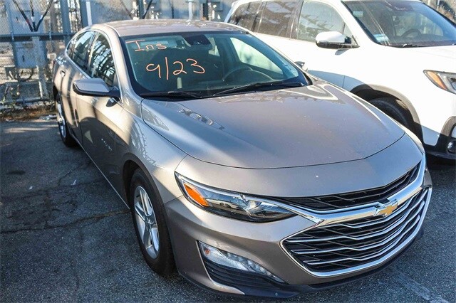 2024 Chevrolet Malibu 1LT photo 2
