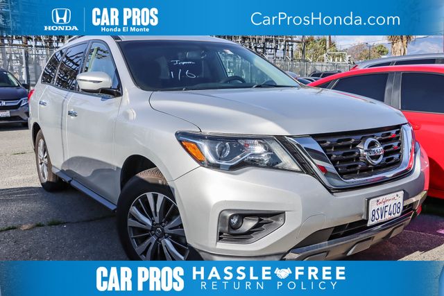 2019 Nissan Pathfinder SV's photo