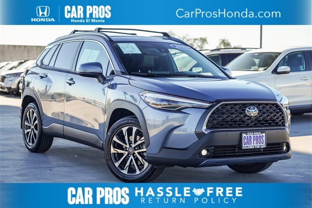 2022 Toyota Corolla Cross XLE's photo