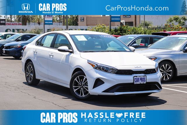 2024 Kia Forte LXS AT's photo