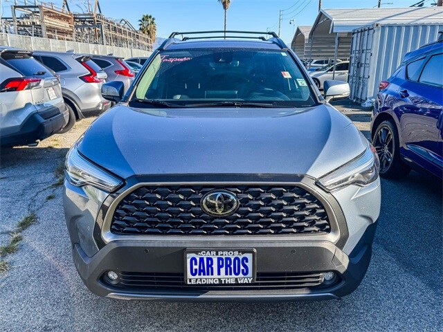 2022 Toyota Corolla Cross XLE photo 2