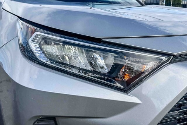 2021 Toyota RAV4 XLE photo 3