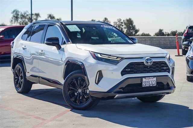 2022 Toyota RAV4 Hybrid XSE photo 2