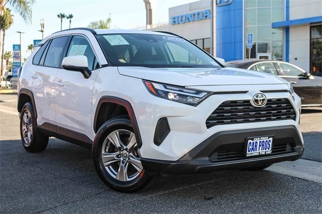 2023 Toyota RAV4 XLE photo 2