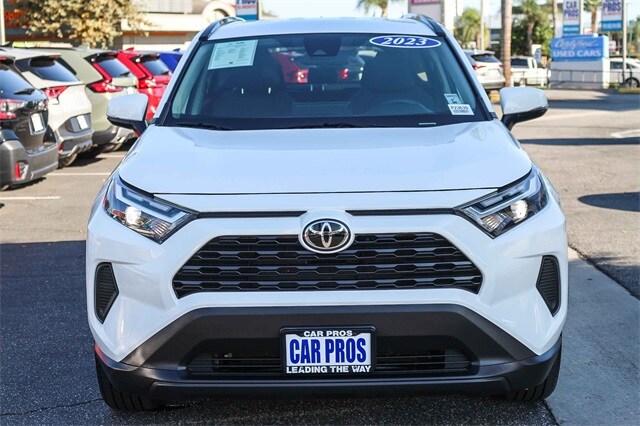 2023 Toyota RAV4 XLE photo 3