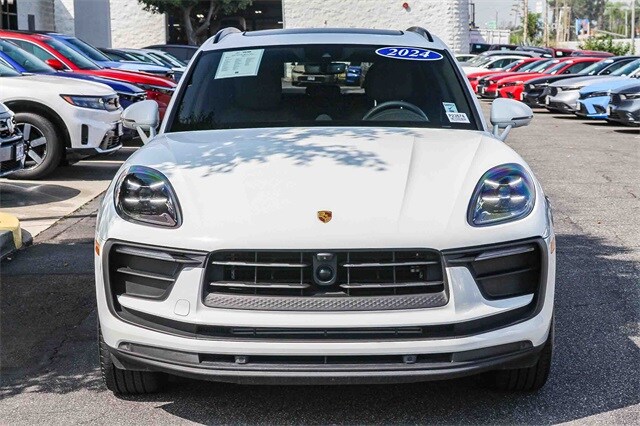 2024 Porsche Macan Base photo 3
