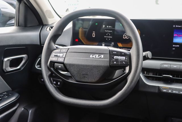 2025 Kia K4 LXS - Photo 17