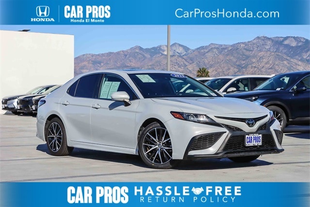 2023 Toyota Camry SE's photo