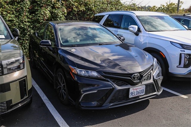 2023 Toyota Camry SE photo 2