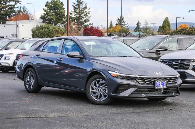 2026 Hyundai Elantra Blue SEL Sport photo 2