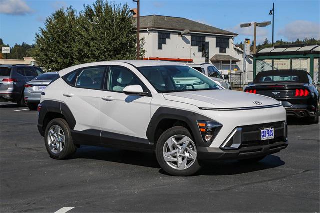 2025 Hyundai Kona SE photo 2