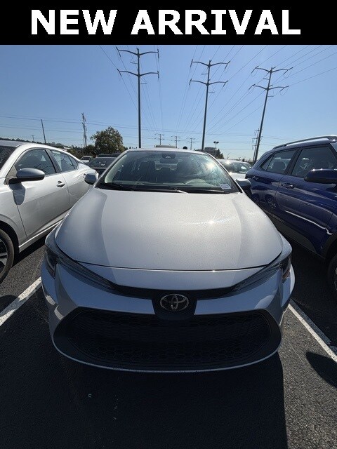 2022 Toyota Corolla LE photo 2
