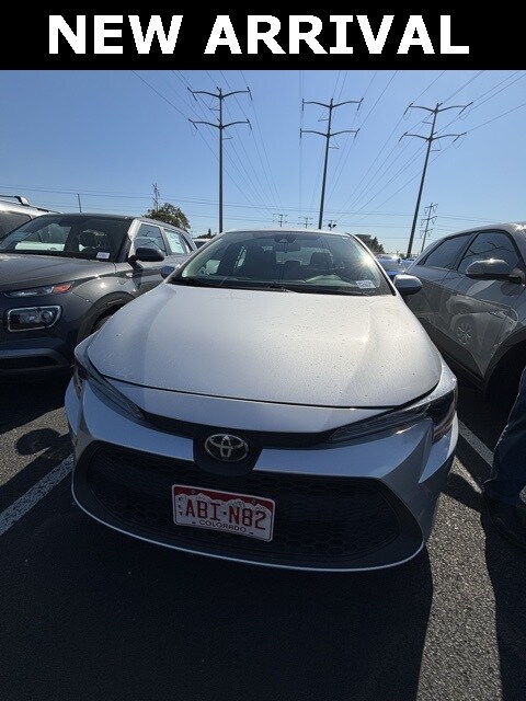 2022 Toyota Corolla LE photo 2