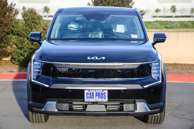 2026 Kia EV9 photo 2