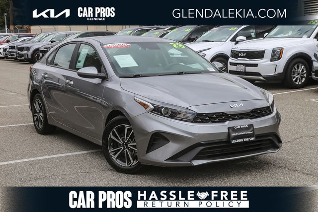 2023 Kia Forte LXS AT's photo