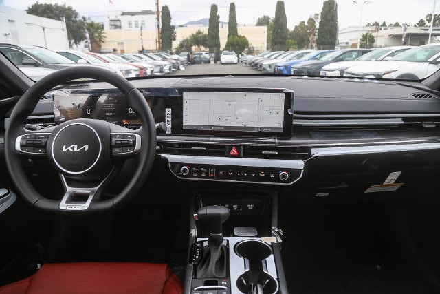 2026 Kia K5 photo 4