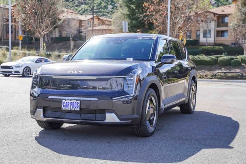 New 2026 Kia EV9 Light Long Range SUV