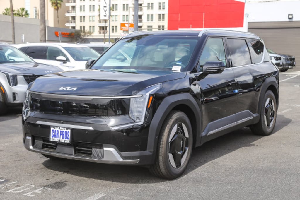 New 2026 Kia EV9 Wind SUV