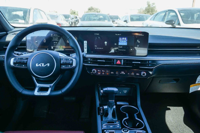 2026 Kia K5 photo 4