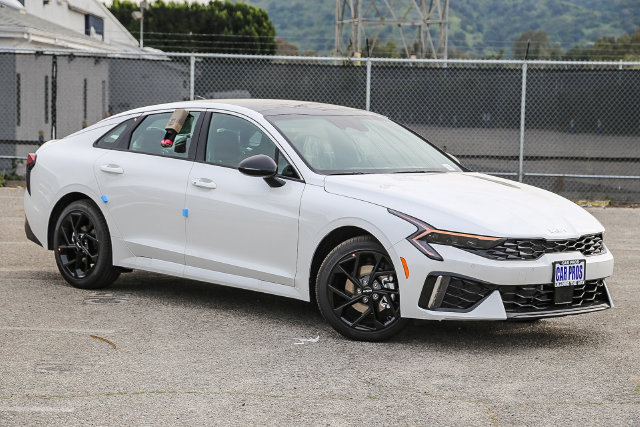 2026 Kia K5 photo 2