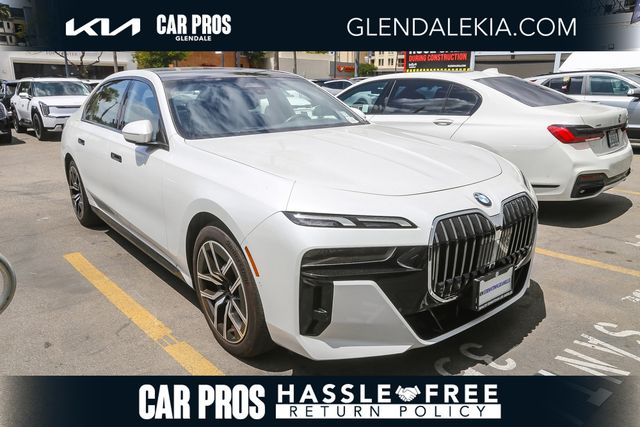 2025 BMW 7 Series 740i xDrive Sedan's photo