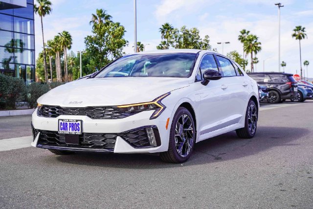 2026 Kia K5 photo 3